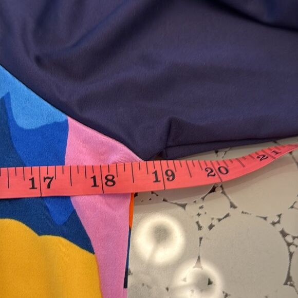 Nautica Swimwear Long Sleeve Rashguard Shirt Multicolor
NWOT Size large - Picture 8 of 12